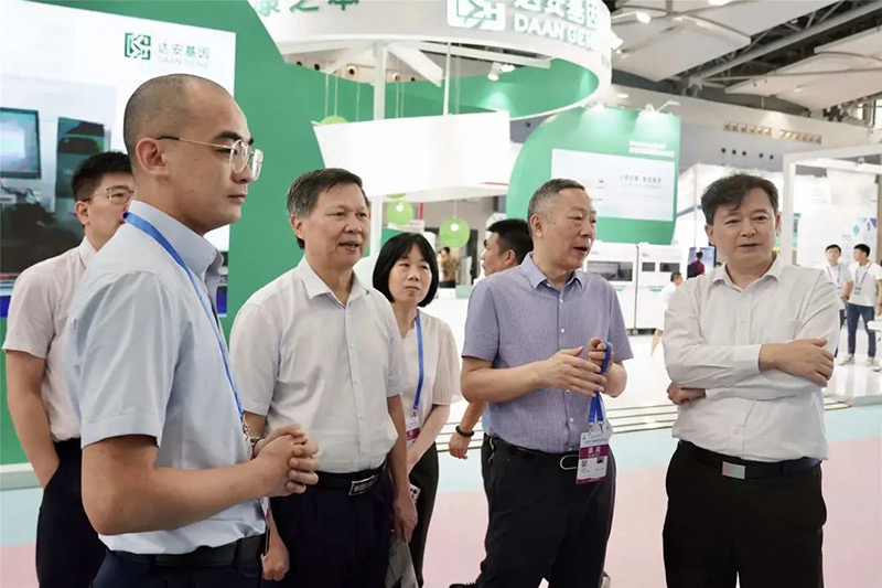 醫(yī)院物流機(jī)器人 醫(yī)院物流機(jī)器人