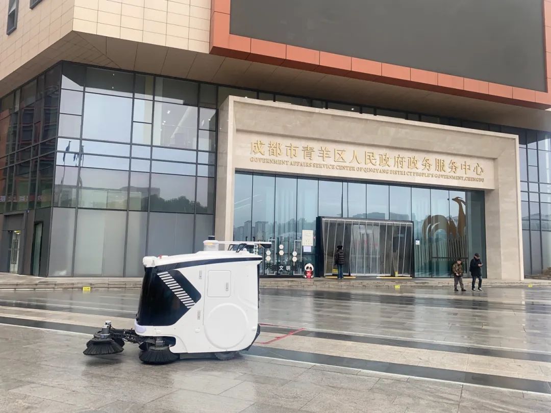 賽特智能無人駕駛清掃車亮相成都市青羊區(qū)